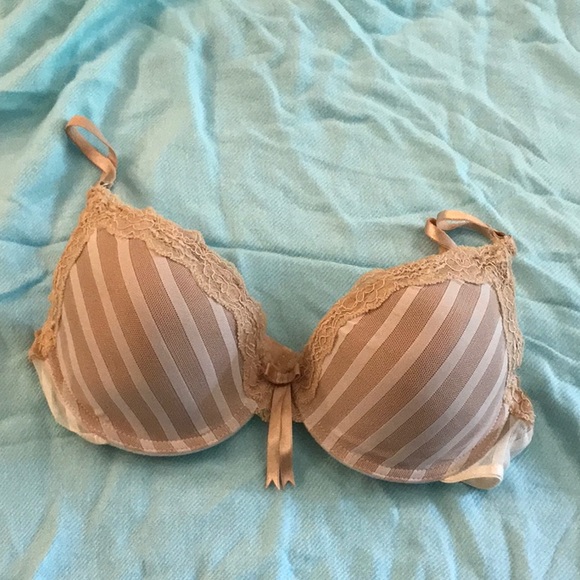 NWOT Elle Macpherson Striped Bra 34B